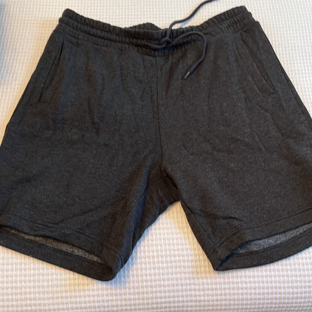 2 H&M Shorts - Picture 4 of 6